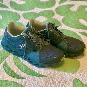 ON Running Shoe Cloud Speedboard Size 9 Navy